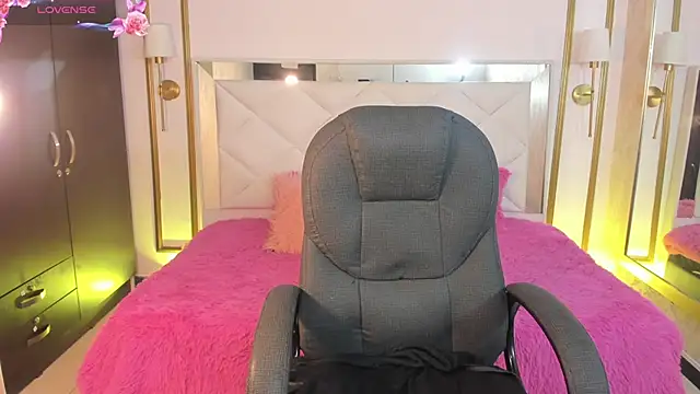 victoria  Smith online show from October 29, 2025, 12:26 pm