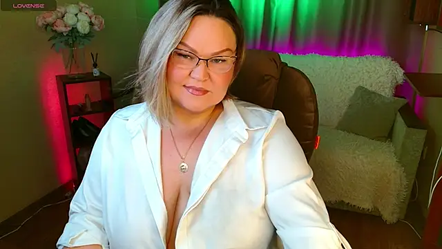 Vivien  wet online show from September 23, 2025, 11:06 am