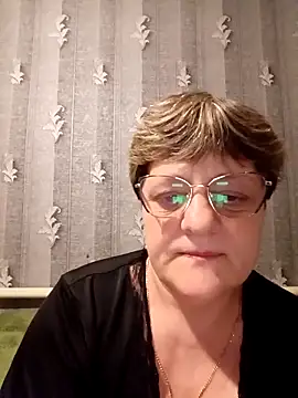 Snapshot of ElzaJewel chatting on April 22, 2026, 9:21 pm ElzaJewel online show from April 22, 2026, 9:21 pm