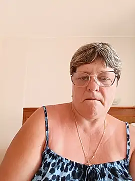 Snapshot of ElzaJewel chatting on June 27, 2026, 9:26 am ElzaJewel online show from June 27, 2026, 9:26 am