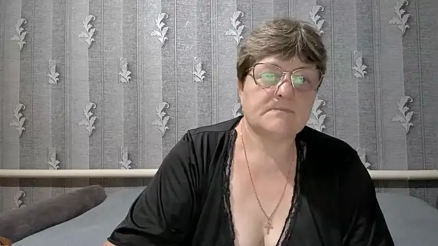 Snapshot of ElzaJewel chatting on May 26, 2026, 11:47 pm ElzaJewel online show from May 26, 2026, 11:47 pm