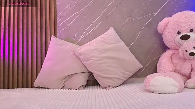 ariana jhonson1 online show from February 25, 2026, 12:16 pm