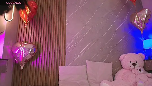 ariana jhonson1 online show from April 7, 2026, 1:02 pm