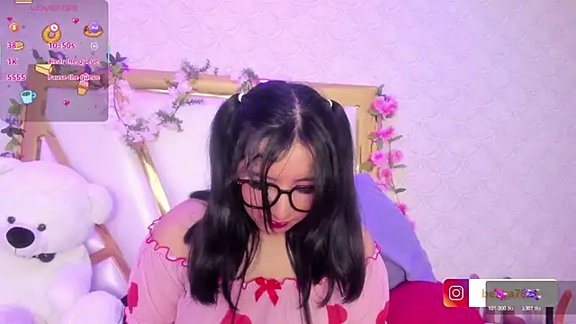 Snapshot of BeccaMathew chatting on October 29, 2025, 1:15 am BeccaMathew online show from October 29, 2025, 1:15 am