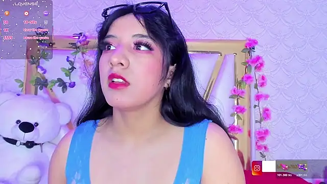 Snapshot of BeccaMathew chatting on November 20, 2025, 1:17 am BeccaMathew online show from November 20, 2025, 1:17 am