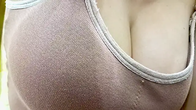 Snapshot of RAYI_01 chatting on December 19, 2025, 12:18 pm RAYI 01 online show from December 19, 2025, 12:18 pm