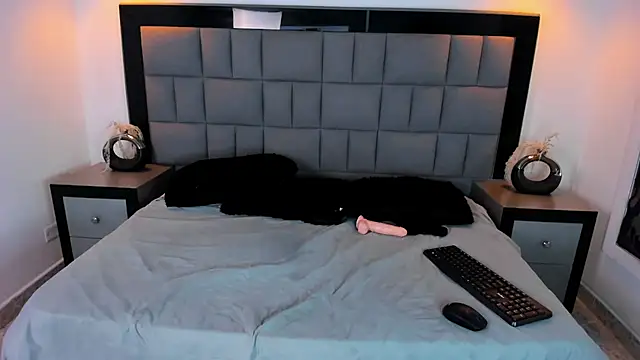 Your Lady Milf online show from March 20, 2025, 4:20 pm