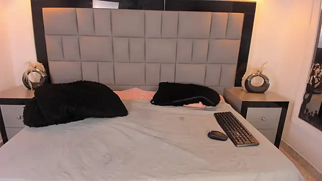 Your Lady Milf online show from March 22, 2025, 4:26 pm