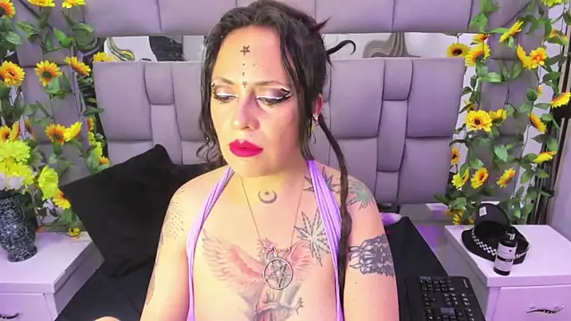 Snapshot of Fenix_Lilith chatting on November 27, 2025, 8:31 pm Fenix Lilith online show from November 27, 2025, 8:31 pm