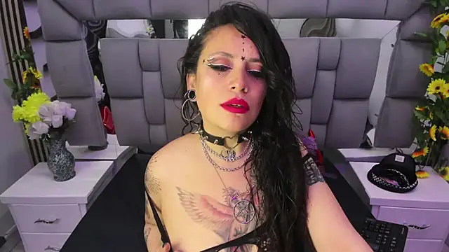 Snapshot of Fenix_Lilith chatting on November 5, 2025, 12:19 pm Fenix Lilith online show from November 5, 2025, 12:19 pm