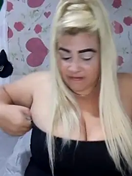 Snapshot of BonniAdams chatting on November 27, 2025, 2:12 am BonniAdams online show from November 27, 2025, 2:12 am