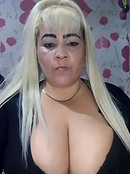 Snapshot of BonniAdams chatting on November 18, 2025, 11:59 pm BonniAdams online show from November 18, 2025, 11:59 pm