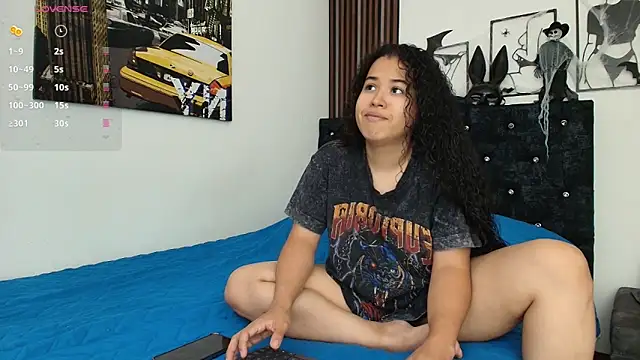 Snapshot of ema_abby chatting on October 31, 2025, 7:32 pm ema abby online show from October 31, 2025, 7:32 pm