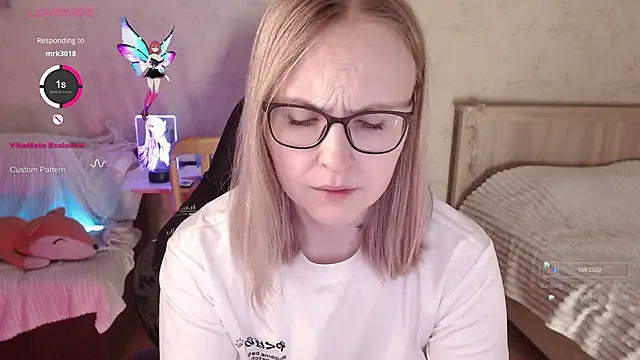 Snapshot of Agatha_Mott chatting on November 23, 2025, 2:10 am Agatha Mott online show from November 23, 2025, 2:10 am