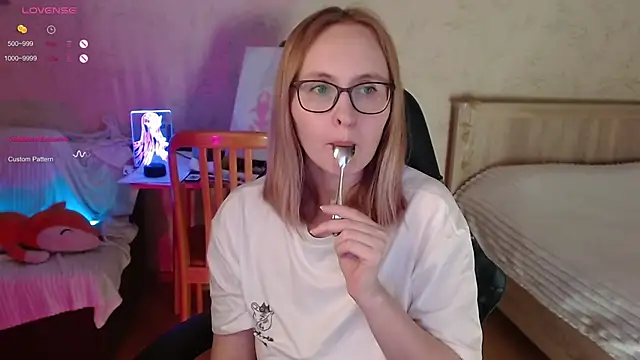 Snapshot of Agatha_Mott chatting on November 10, 2025, 2:05 am Agatha Mott online show from November 10, 2025, 2:05 am