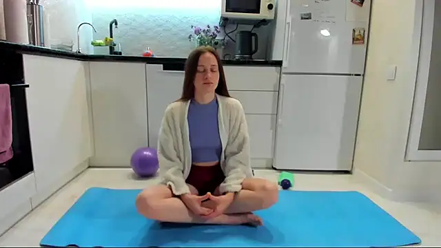 Snapshot of Katya_yoga chatting on October 6, 2025, 3:51 am Katya yoga online show from October 6, 2025, 3:51 am
