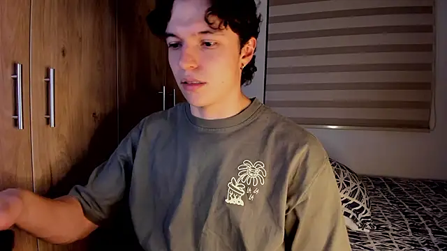 Snapshot of Mastrangelo_xxx chatting on February 19, 2026, 4:42 am Mastrangelo xxx online show from February 19, 2026, 4:42 am