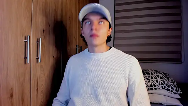 Snapshot of Mastrangelo_xxx chatting on February 6, 2026, 4:08 am Mastrangelo xxx online show from February 6, 2026, 4:08 am