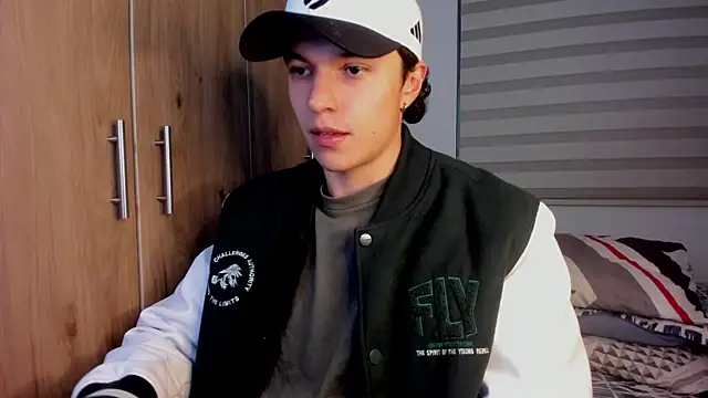 Snapshot of Mastrangelo_xxx chatting on December 23, 2025, 4:12 am Mastrangelo xxx online show from December 23, 2025, 4:12 am