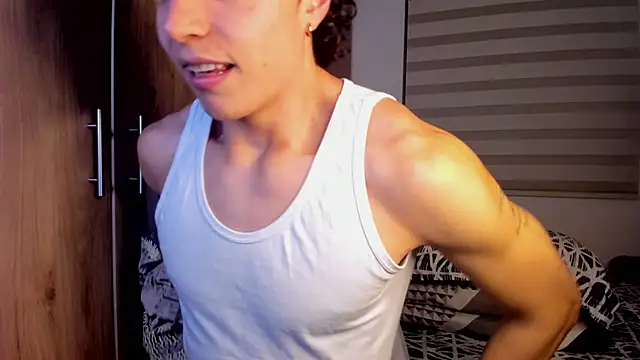 Snapshot of Mastrangelo_xxx chatting on December 19, 2025, 4:38 am Mastrangelo xxx online show from December 19, 2025, 4:38 am