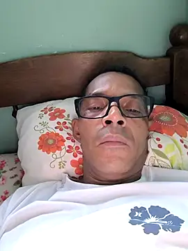 Snapshot of Renato571 chatting on April 24, 2026, 8:33 pm Renato571 online show from April 24, 2026, 8:33 pm