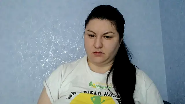 KiraSwee online show from November 27, 2025, 6:58 am