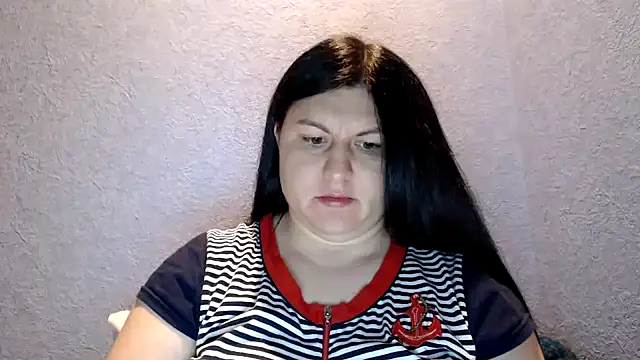 KiraSwee online show from September 12, 2025, 5:35 pm