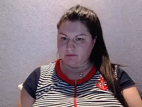 KiraSwee online show from September 25, 2025, 4:46 pm