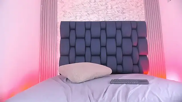 Snapshot of Ashlyaurora chatting on March 19, 2026, 6:02 am Ashlyaurora online show from March 19, 2026, 6:02 am