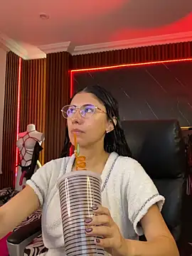 Snapshot of XiaQueen chatting on November 13, 2025, 11:36 am XiaQueen online show from November 13, 2025, 11:36 am