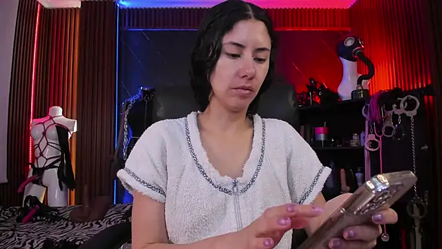 XiaQueen online show from January 13, 2026, 12:31 pm