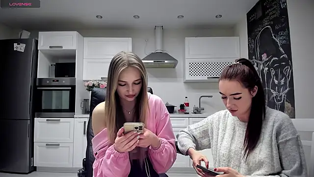 lisenok online show from March 6, 2026, 9:54 pm