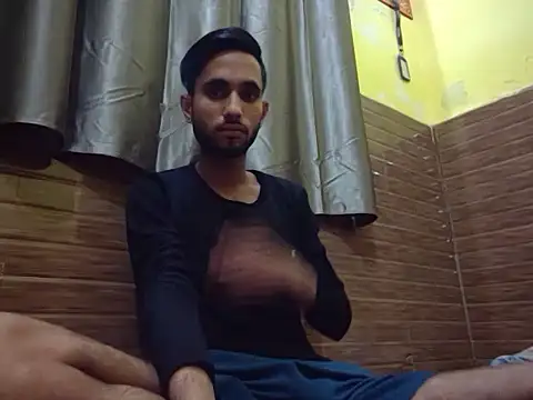 Snapshot of Queen_Couple chatting on March 1, 2025, 4:22 pm Queen Couple online show from March 1, 2025, 4:22 pm