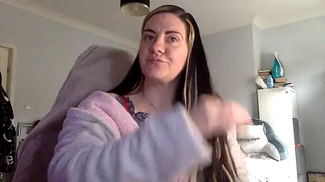 Snapshot of AureliaXOX chatting on February 9, 2025, 11:04 am AureliaXOX online show from February 9, 2025, 11:04 am