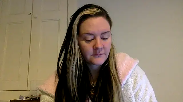 Snapshot of AureliaXOX chatting on February 12, 2025, 9:20 am AureliaXOX online show from February 12, 2025, 9:20 am