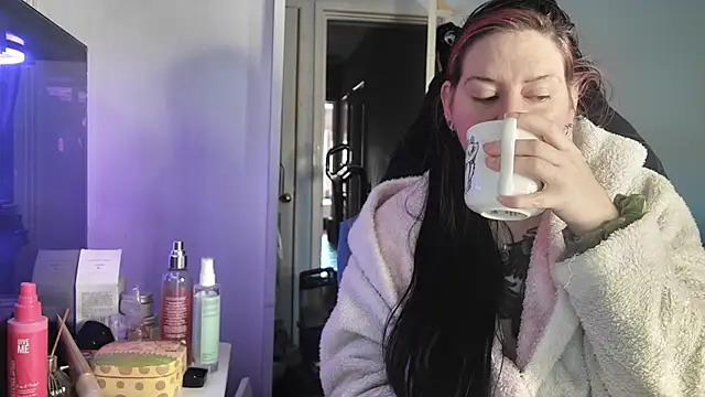 Snapshot of AureliaXOX chatting on November 17, 2025, 9:02 am AureliaXOX online show from November 17, 2025, 9:02 am