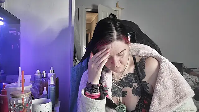 Snapshot of AureliaXOX chatting on December 16, 2025, 2:32 pm AureliaXOX online show from December 16, 2025, 2:32 pm