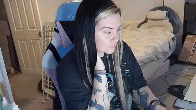 Snapshot of AureliaXOX chatting on March 7, 2025, 10:46 am AureliaXOX online show from March 7, 2025, 10:46 am