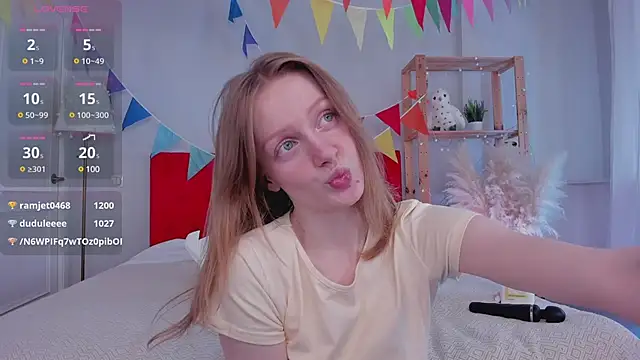 MollyCutiePie online show from March 15, 2025, 11:51 am