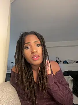 Snapshot of Aurianne chatting on November 30, 2025, 1:45 pm Aurianne online show from November 30, 2025, 1:45 pm