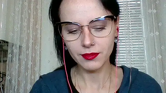 Snapshot of LuminousLady chatting on November 5, 2025, 10:40 am LuminousLady online show from November 5, 2025, 10:40 am