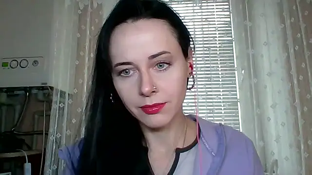 Snapshot of LuminousLady chatting on October 25, 2025, 7:40 am LuminousLady online show from October 25, 2025, 7:40 am