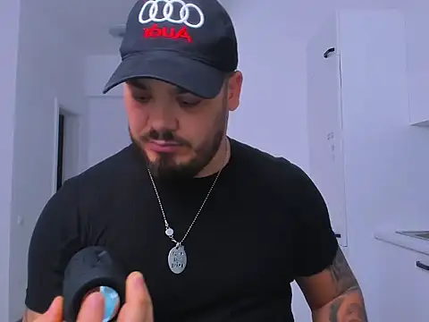 Snapshot of ZackMasterss chatting on November 18, 2025, 12:59 am ZackMasterss online show from November 18, 2025, 12:59 am