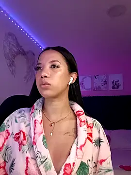 SallyWhitee online show from February 5, 2026, 5:03 am