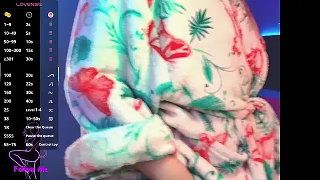 SallyWhitee online show from October 20, 2025, 4:25 am