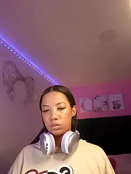 SallyWhitee online show from February 8, 2026, 5:05 am