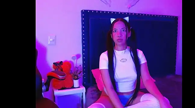 SallyWhitee online show from March 3, 2025, 3:27 am