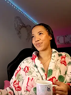 SallyWhitee online show from April 10, 2026, 5:03 am