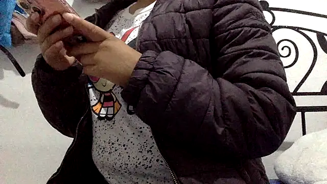 sharonlopez9611 online show from April 8, 2026, 3:30 am