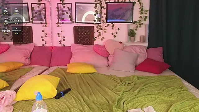 Snapshot of Kira_Jin chatting on February 22, 2025, 11:35 am Kira Jin online show from February 22, 2025, 11:35 am